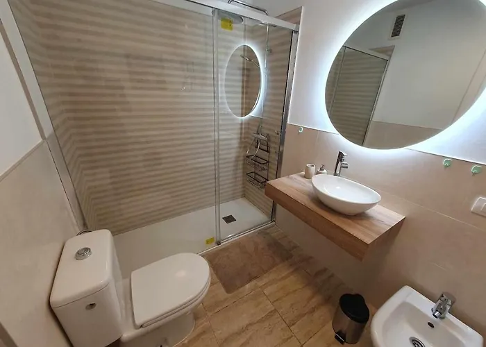 Appartement Rénové 2 Chambres, Grande Terrasse S-o, Parking Privé