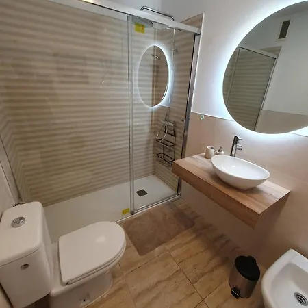 Renove 2 Chambres, Grande Terrasse S-o, Parking Prive Et Piscine Chauffee