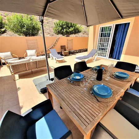 Apartment Renove 2 Chambres, Grande Terrasse S-o, Parking Prive Et Piscine Chauffee