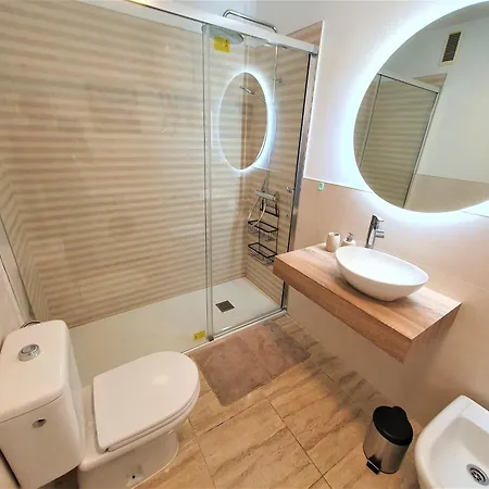 Apartment Renove 2 Chambres, Grande Terrasse S-o, Parking Prive Et Piscine Chauffee