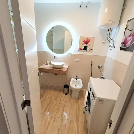 Renove 2 Chambres, Grande Terrasse S-o, Parking Prive Et Piscine Chauffee *