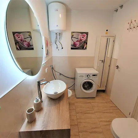 Renove 2 Chambres, Grande Terrasse S-o, Parking Prive Et Piscine Chauffee Apartment